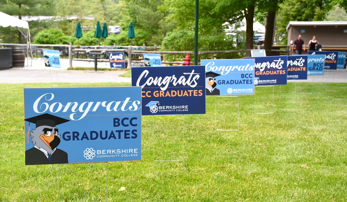 Row of BCC graduation lawn signs